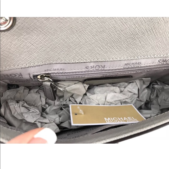Gaby’sBags👜💕- NWT Michael Kors Small Crossbody - Picture 4 of 7
